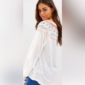 Free People Siesta Fiesta
Pullover Blouse colorway-natural white  sz Xs guc